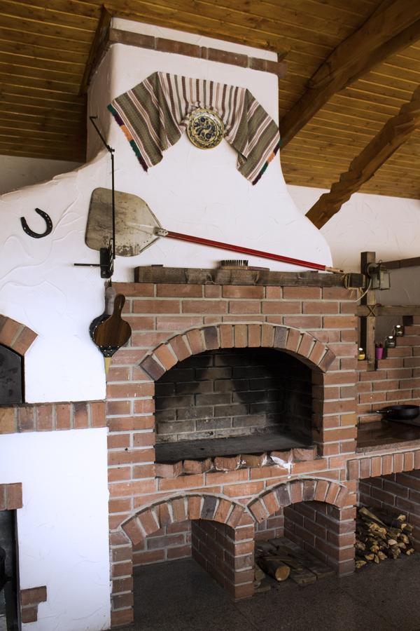 Cabana Barlogul Lupilor Villa Berevoesti Exterior photo